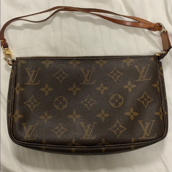 Louis Vuitton Monogram Canvas Pochette - Picture 1 of 8